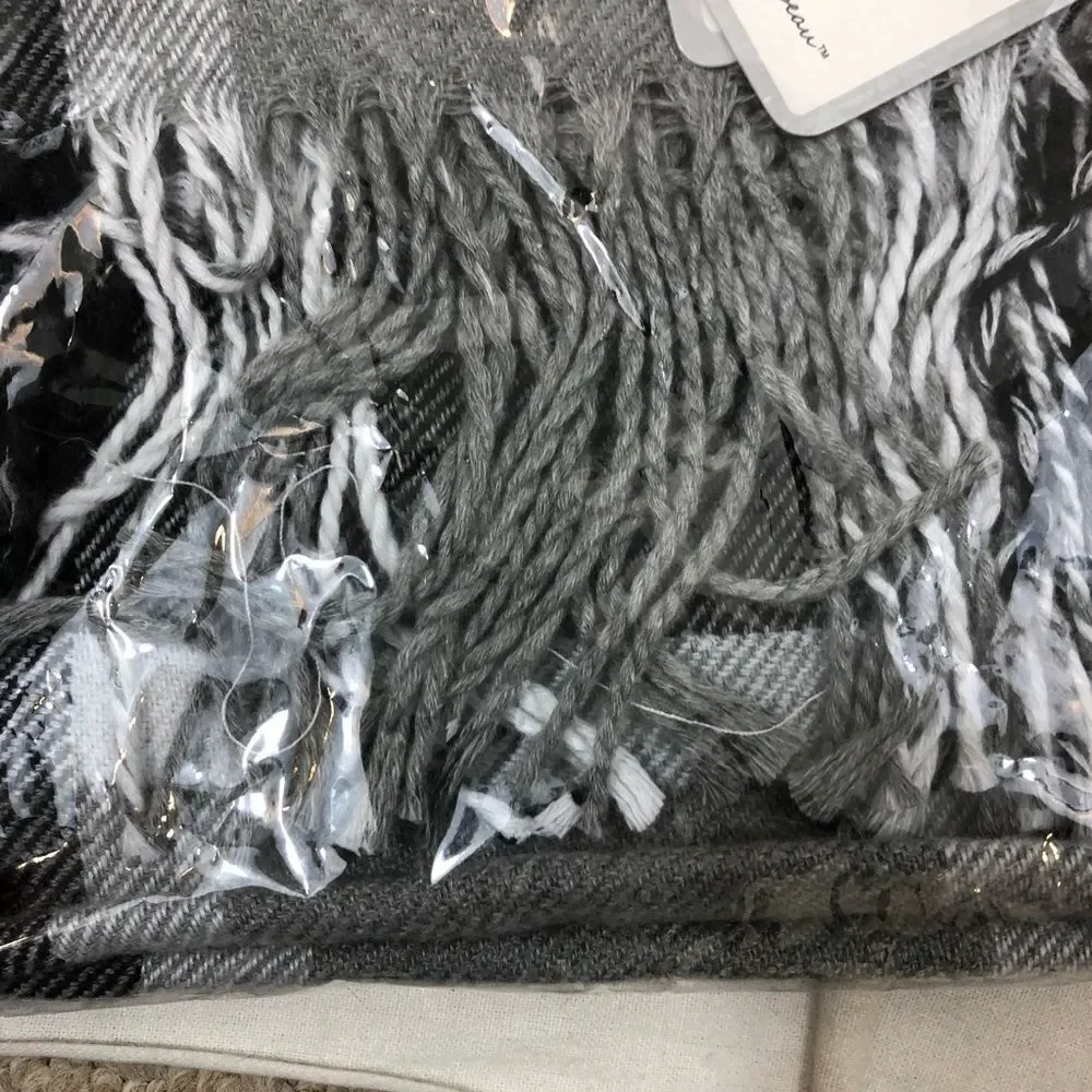 BNWT‎ Fashions by Mirabeau Plaid Scarf Black Grey